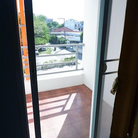 Hotel V At Bangsaen Extérieur photo
