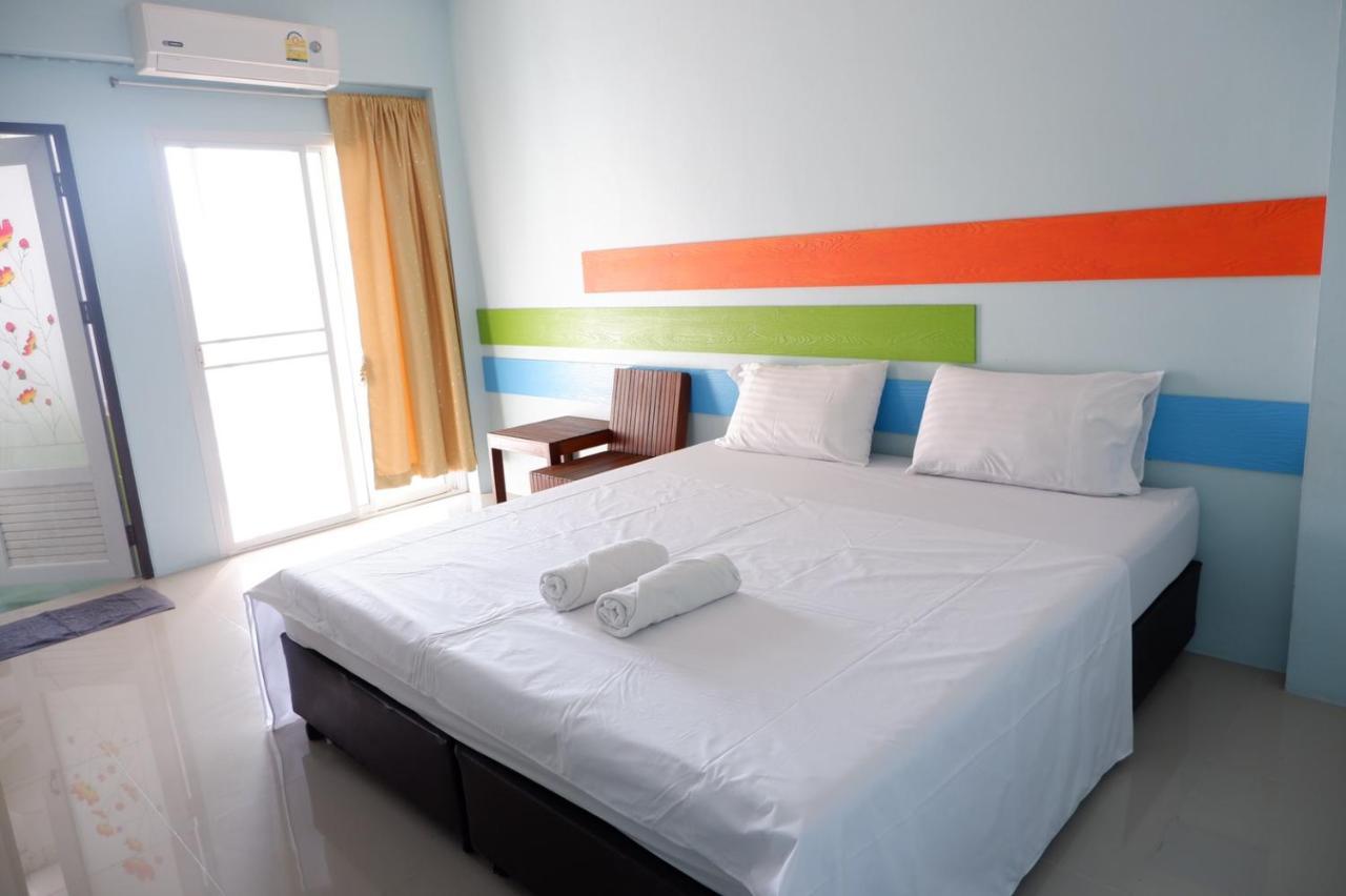 Hotel V At Bangsaen Extérieur photo