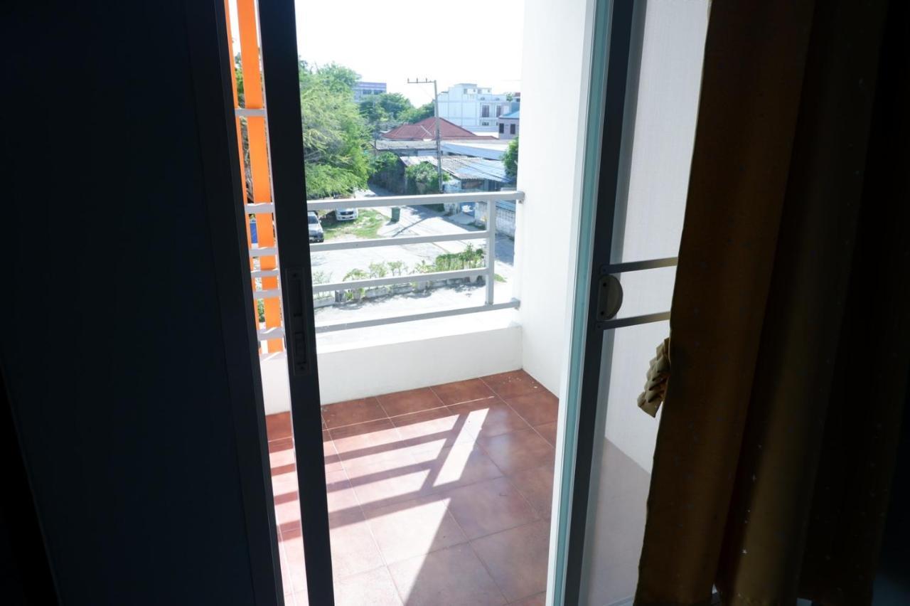 Hotel V At Bangsaen Extérieur photo