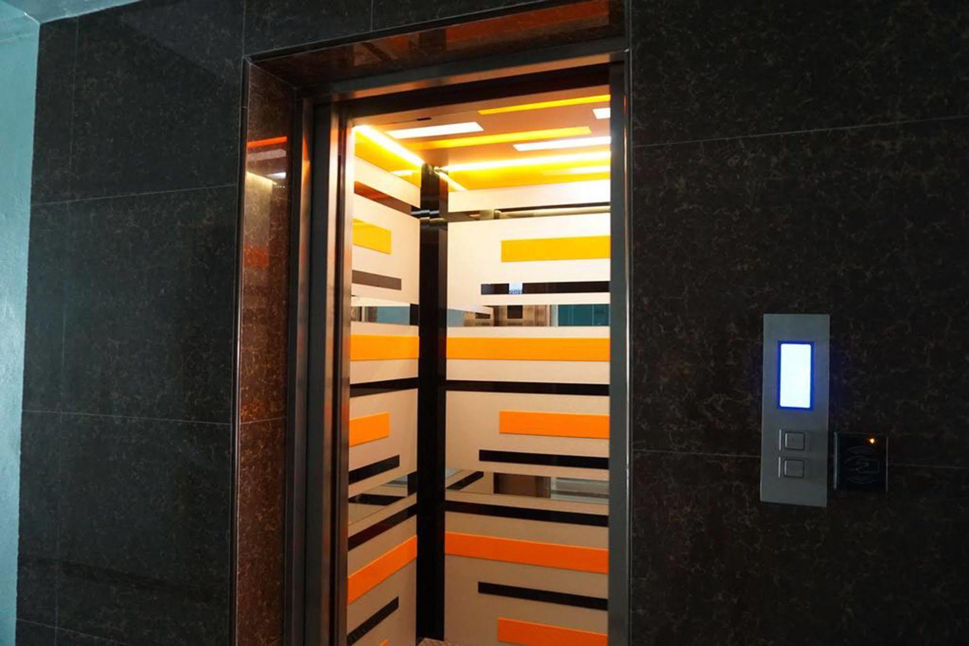 Hotel V At Bangsaen Extérieur photo