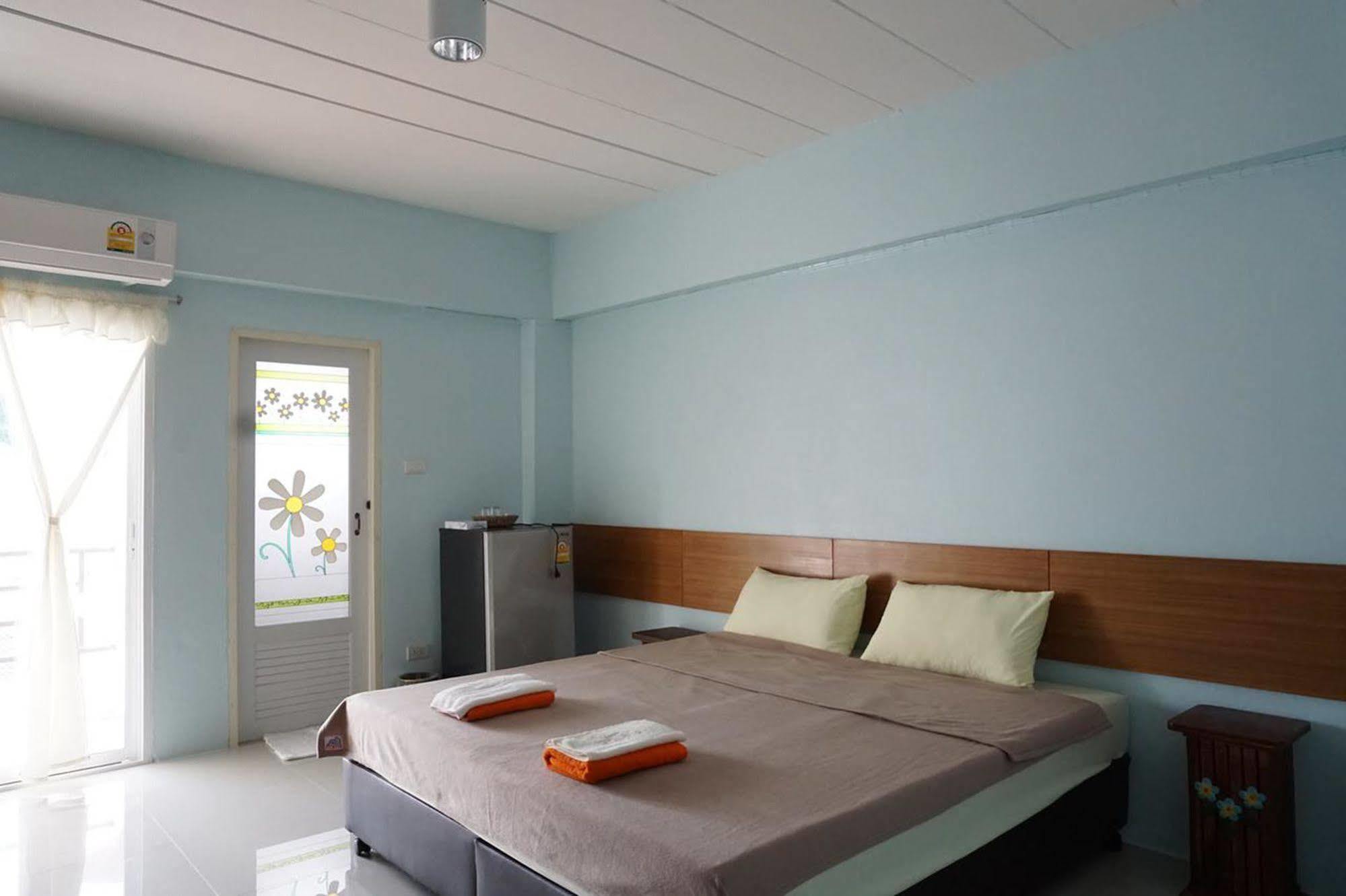 Hotel V At Bangsaen Extérieur photo