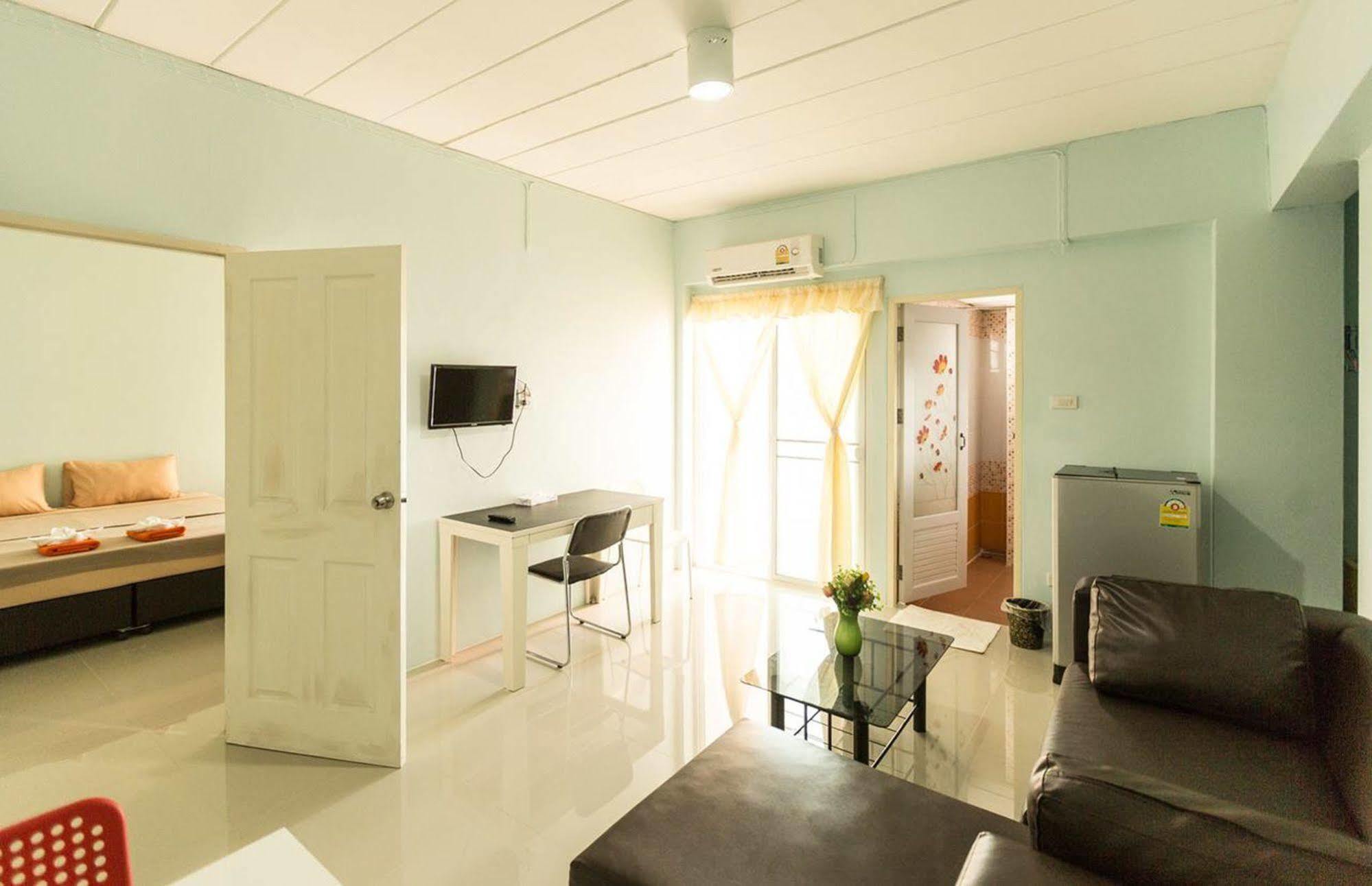 Hotel V At Bangsaen Extérieur photo