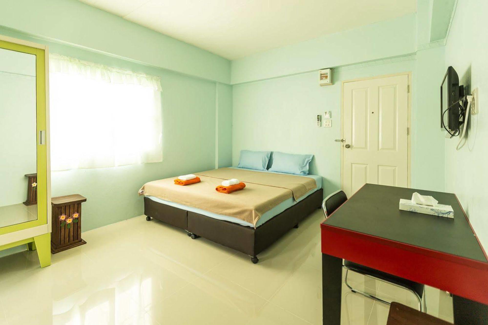 Hotel V At Bangsaen Extérieur photo