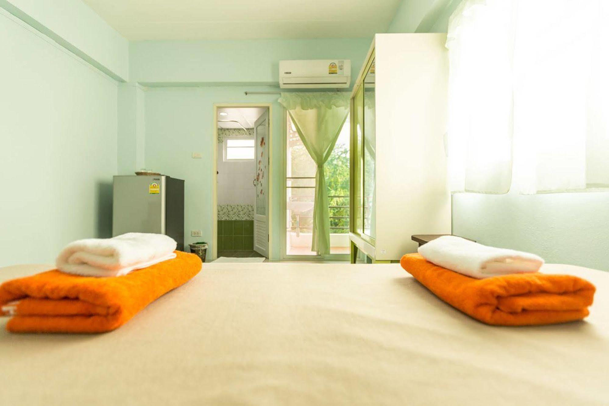 Hotel V At Bangsaen Extérieur photo