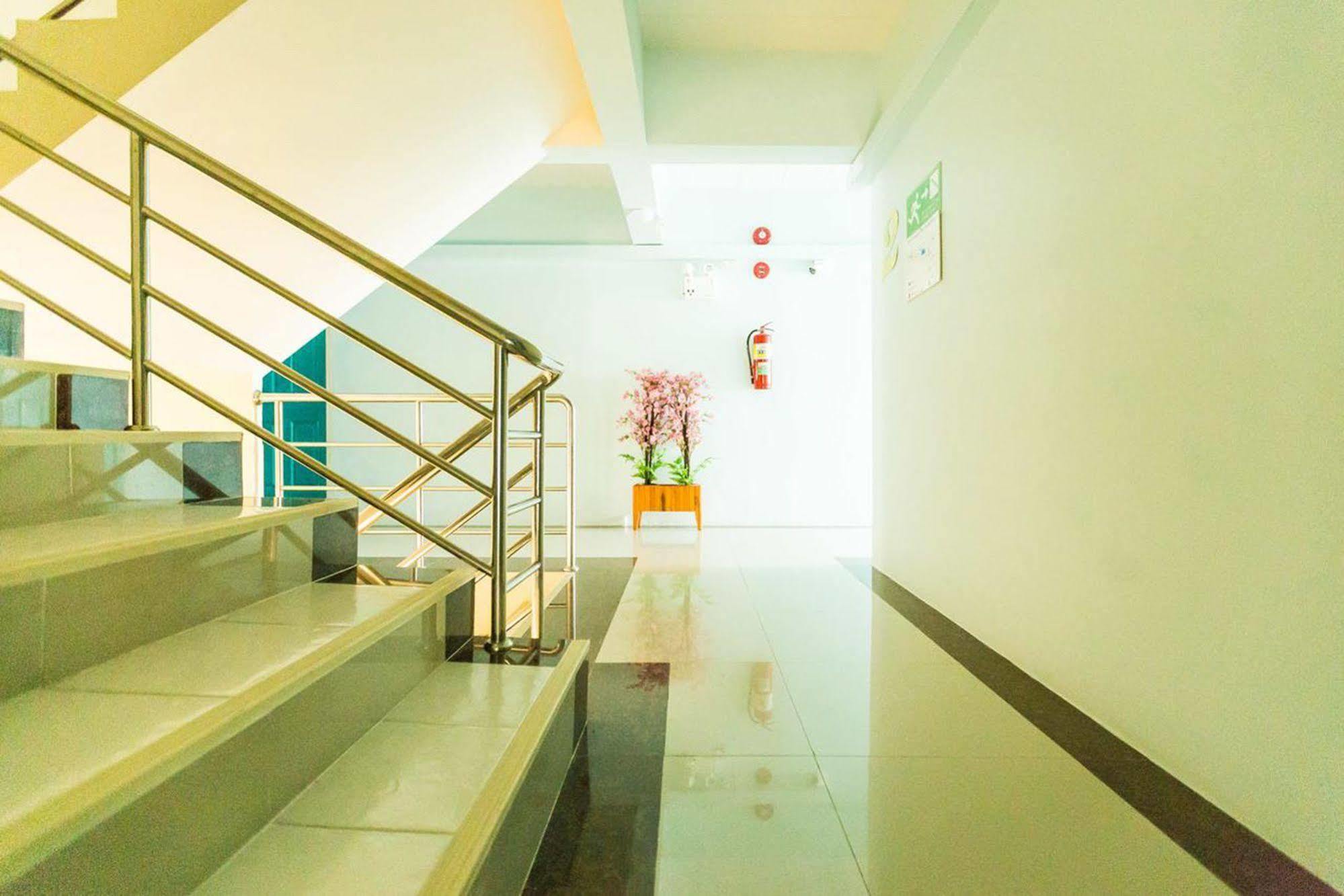 Hotel V At Bangsaen Extérieur photo
